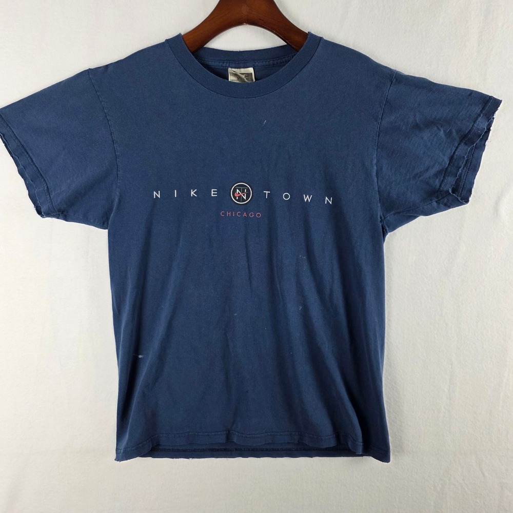 Nike Town Chicago Vintage Made in USA Embroidered Graphic T-Shirt Blue Size S